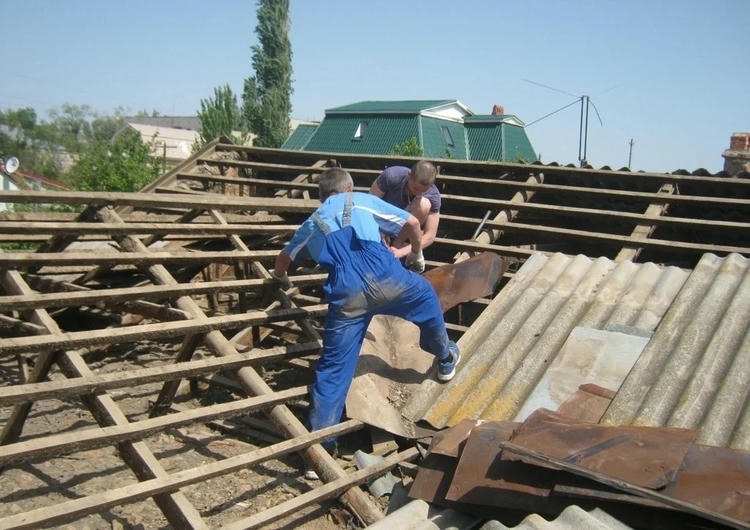 Демонтаж старой кровли