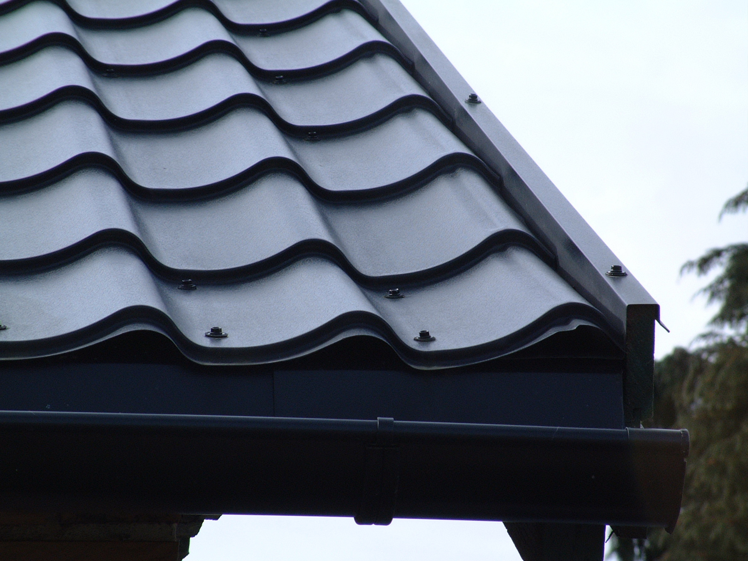 Крыши из металлочерепицы