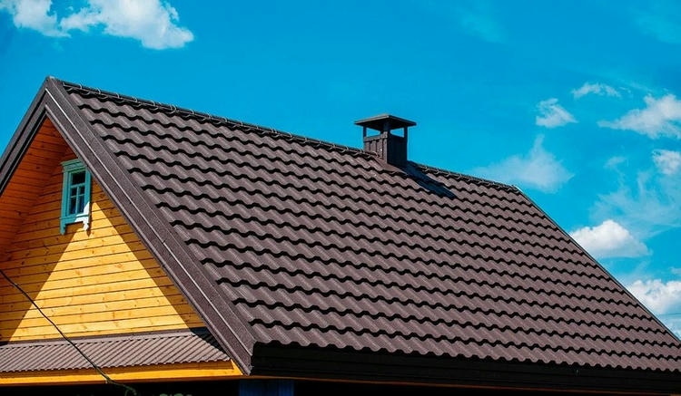 Как правильно рассчитывать размеры металлочерепицы на крышу дома?