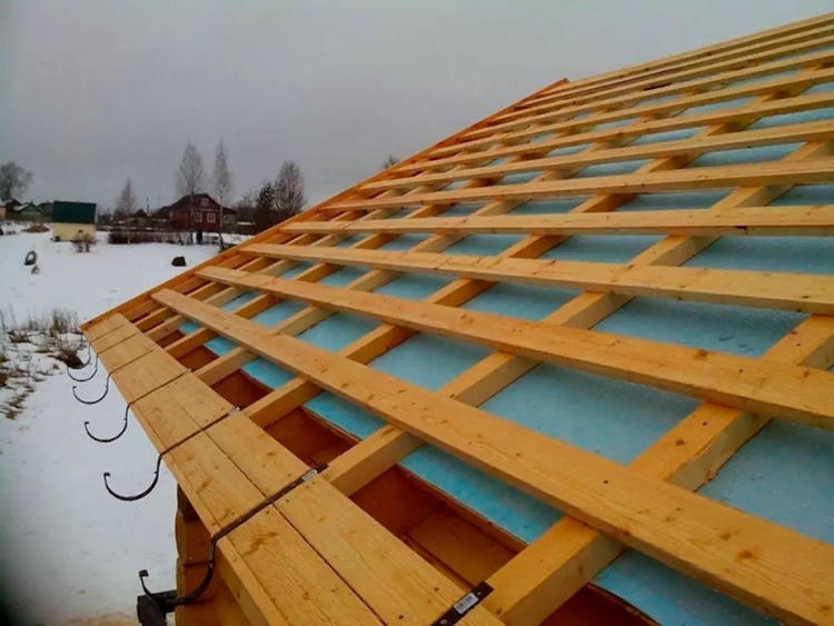 Как правильно сделать обрешетку под металлочерепицу?