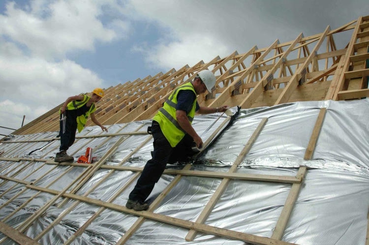 Монтаж утепления кровли