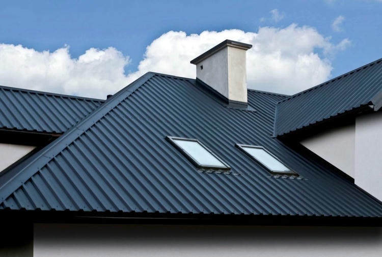 Обшивка кровли профнастилом что нужно знать