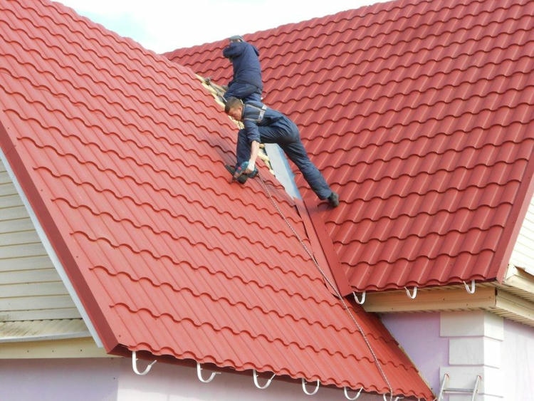 Причины и последствия порчи кровли из металлочерепицы