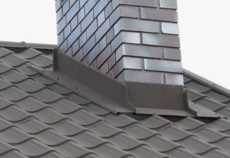 Примыкание кровли к трубе дымохода: основные варианты обустройства примыканий