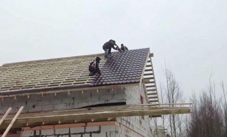 Ремонт кровли зимой