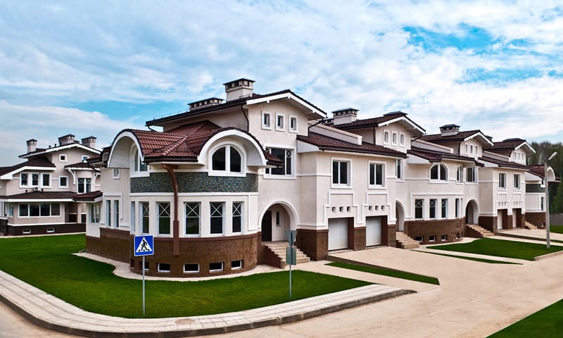 Дом с фальцевой кровлей