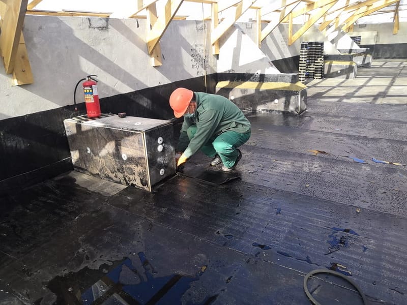 Ремонт рулонной кровли в Москве